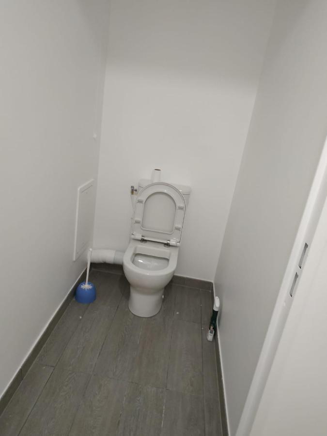 Chambre Privee Dans Un Nouvel Appartement Partage Pres De Paris Avec Parking Gratuit Chevilly-Larue Esterno foto