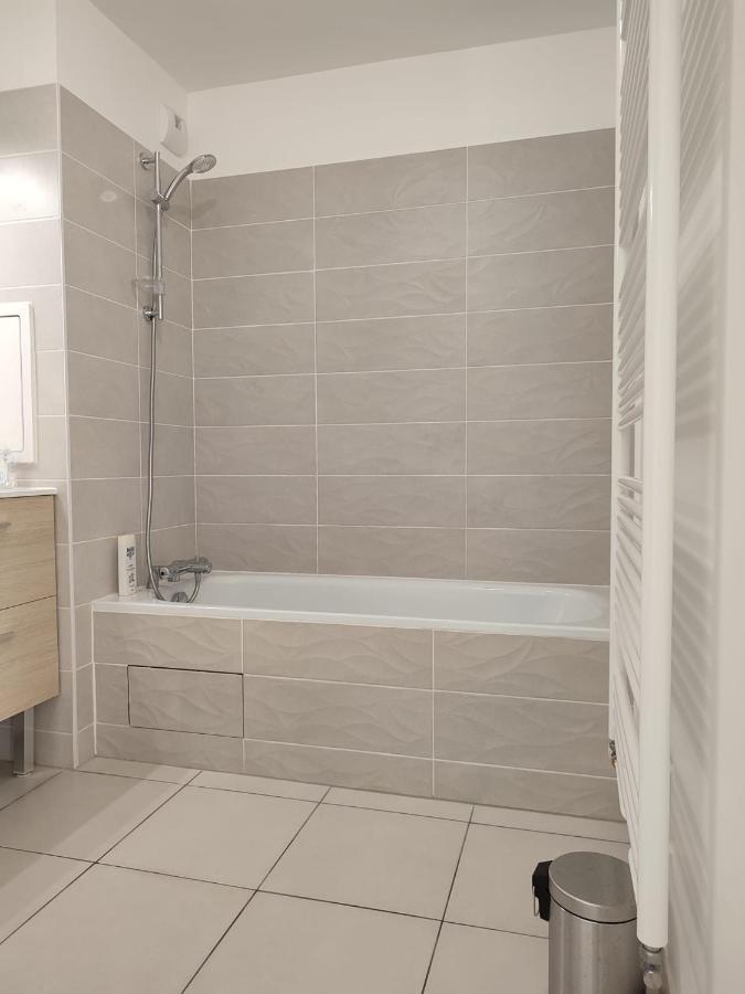 Chambre Privee Dans Un Nouvel Appartement Partage Pres De Paris Avec Parking Gratuit Chevilly-Larue Esterno foto