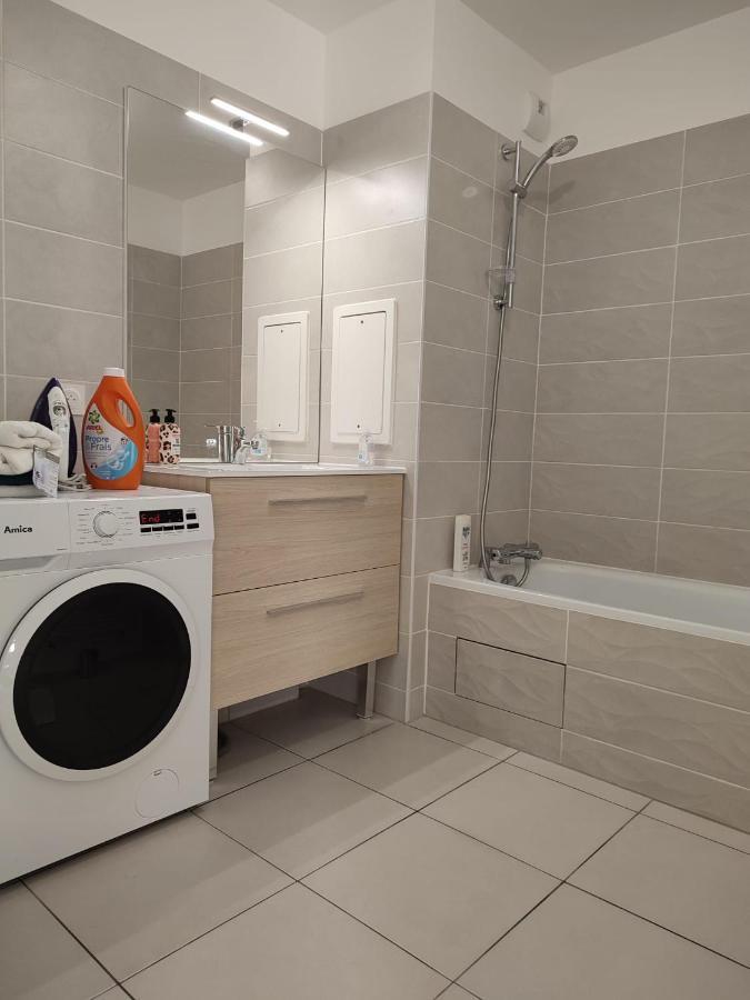 Chambre Privee Dans Un Nouvel Appartement Partage Pres De Paris Avec Parking Gratuit Chevilly-Larue Esterno foto
